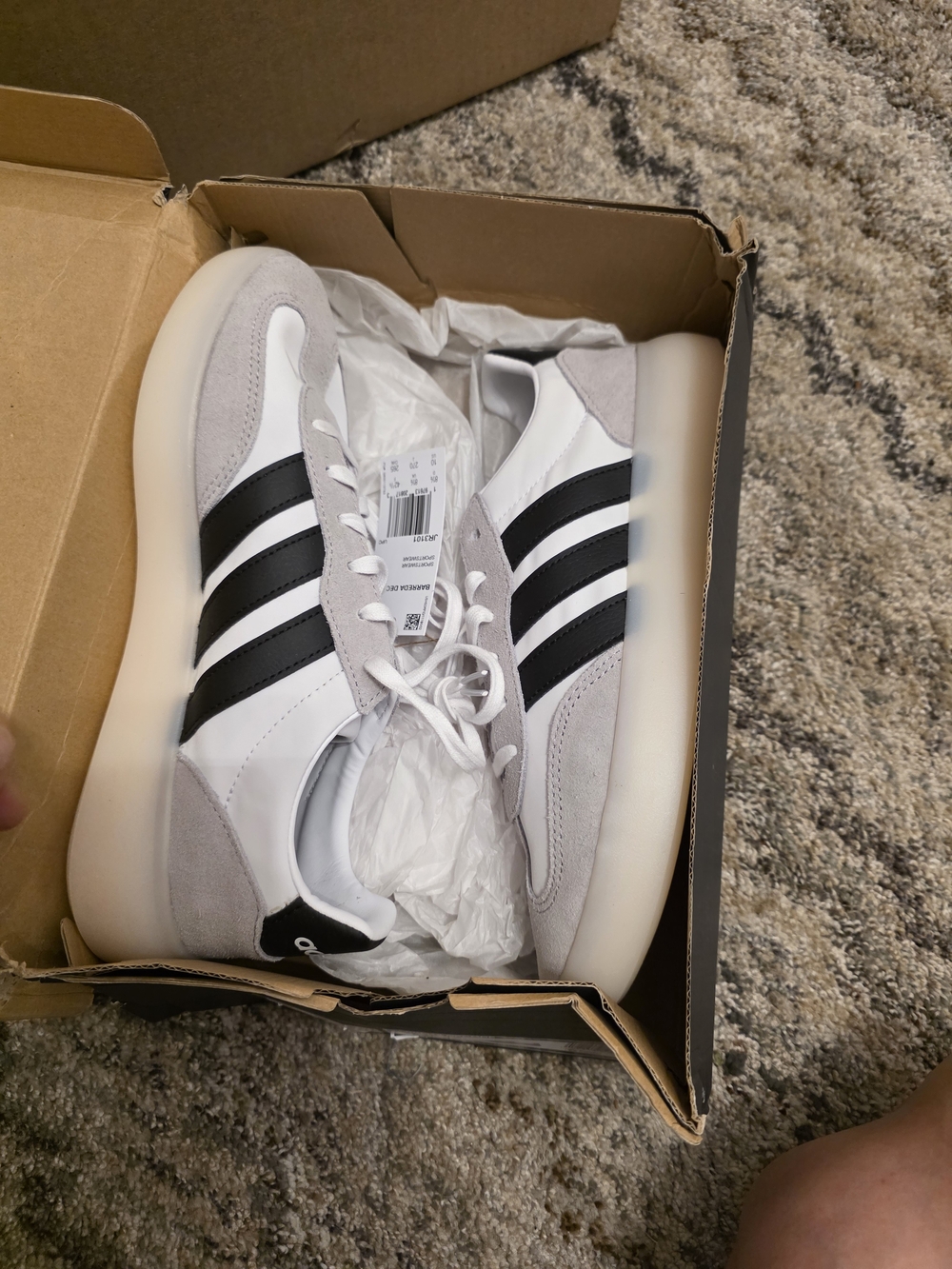Adidas Womens 10 BRAND NEW! - Picture 1 of 4